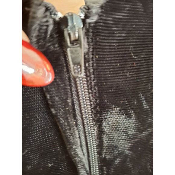 VTG Black Velvet Off-Shoulder Dress with Sweetheart Neckline & Flared Skirt - Picture 7 of 13